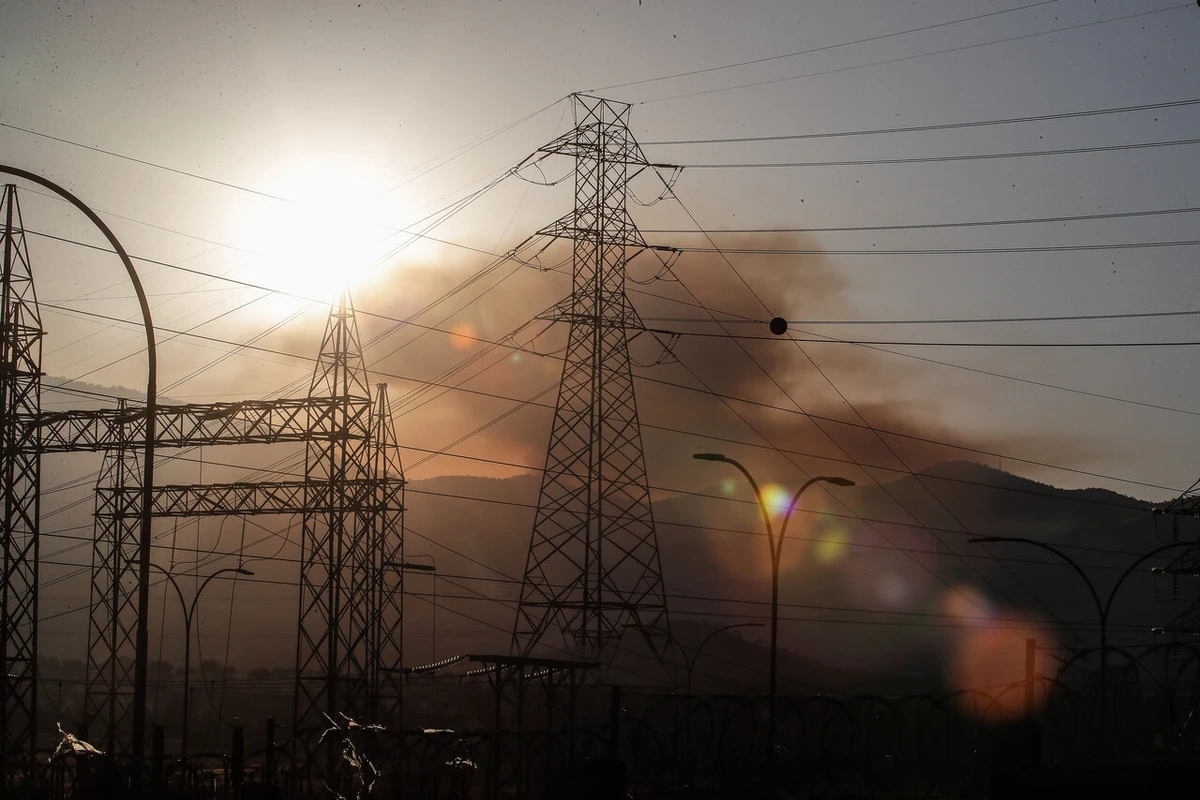 Alerta Roja por incendio forestal en Rancagua: Fuego pone en peligro una subestación eléctrica