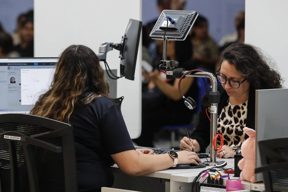 Crisis del Registro Civil por RUT y pasaporte se hace insostenible: Trabajadores activan consulta para decidir paro