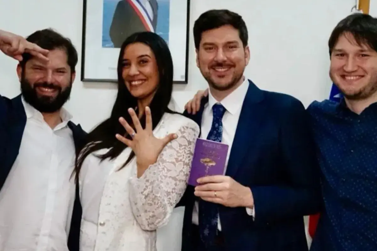 Junto a su pareja y tocándole el vientre: Las imágenes del Presidente Boric en boda de su hermano