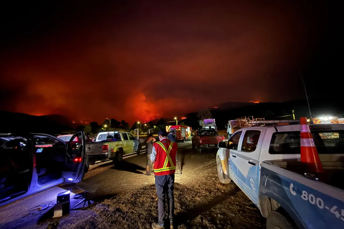 Se mantiene Alerta Roja en comuna de San Javier por incendio forestal: Ya ha consumido 1.510 hectáreas