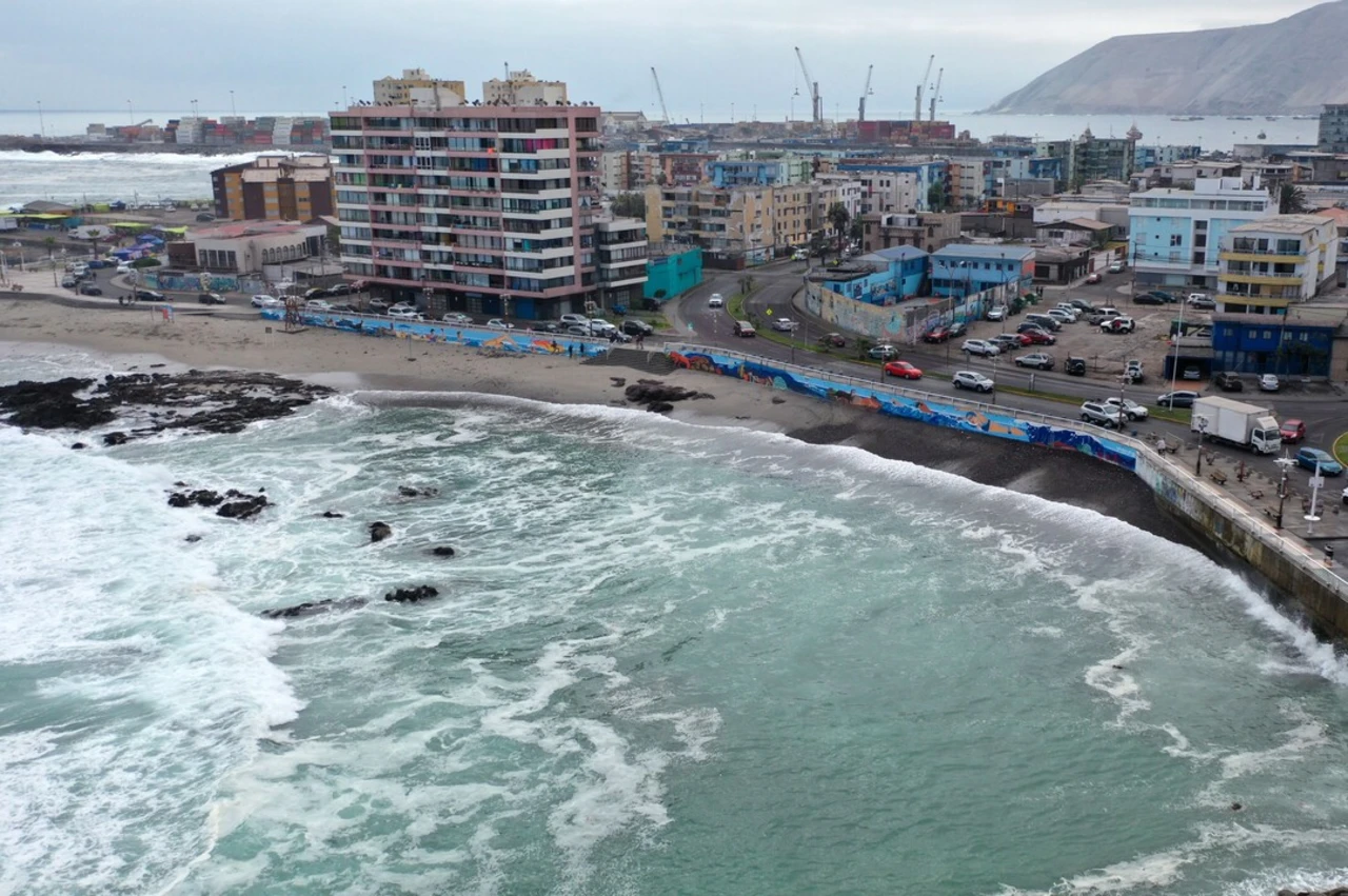 Contraloría exige corregir: Iquique entregó permisos de obra en zonas inundables por marejada o tsunami