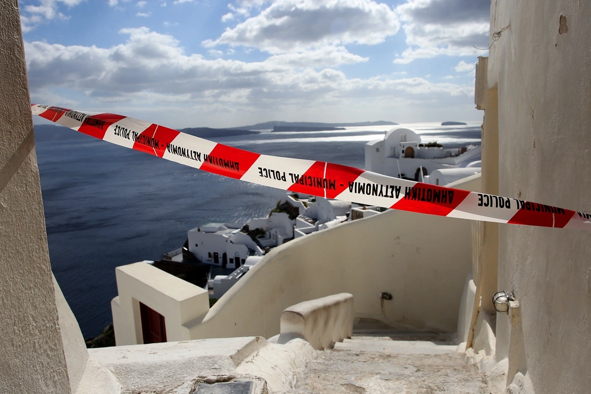 VIDEO| Sigue temblando en Santorini: Turistas no detienen su escape de isla griega por temor a terremoto