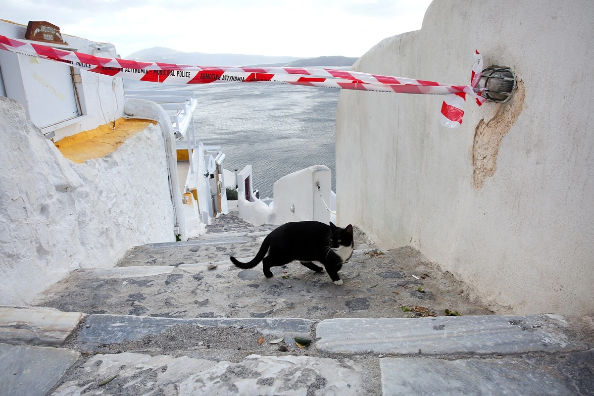 Grecia entra en alerta máxima: Santorini suma 6.400 sismos en dos semanas y cada vez son más intensos