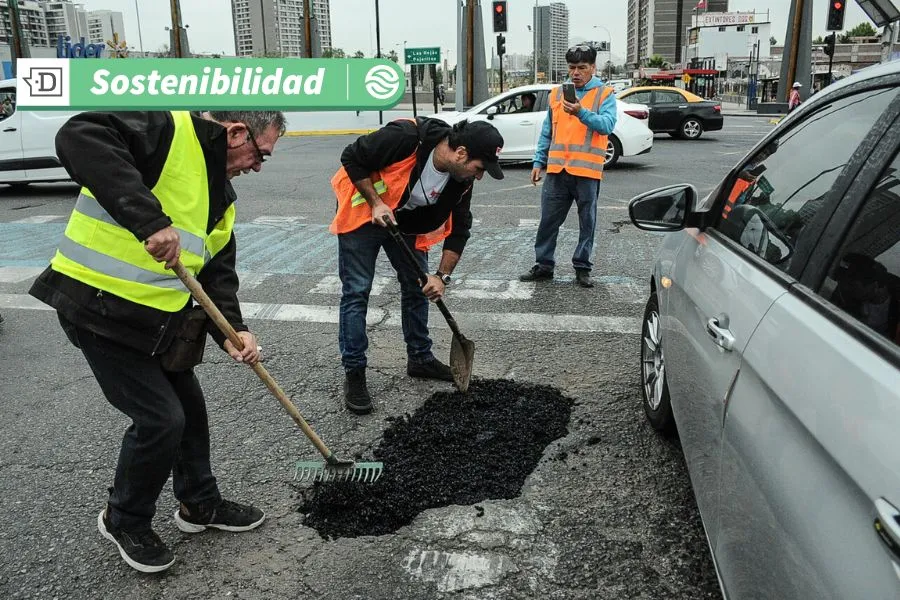 ¿Se acabarán los hoyos en las calles?: Científicos innovan para producir asfalto autorreparable con materiales sostenibles