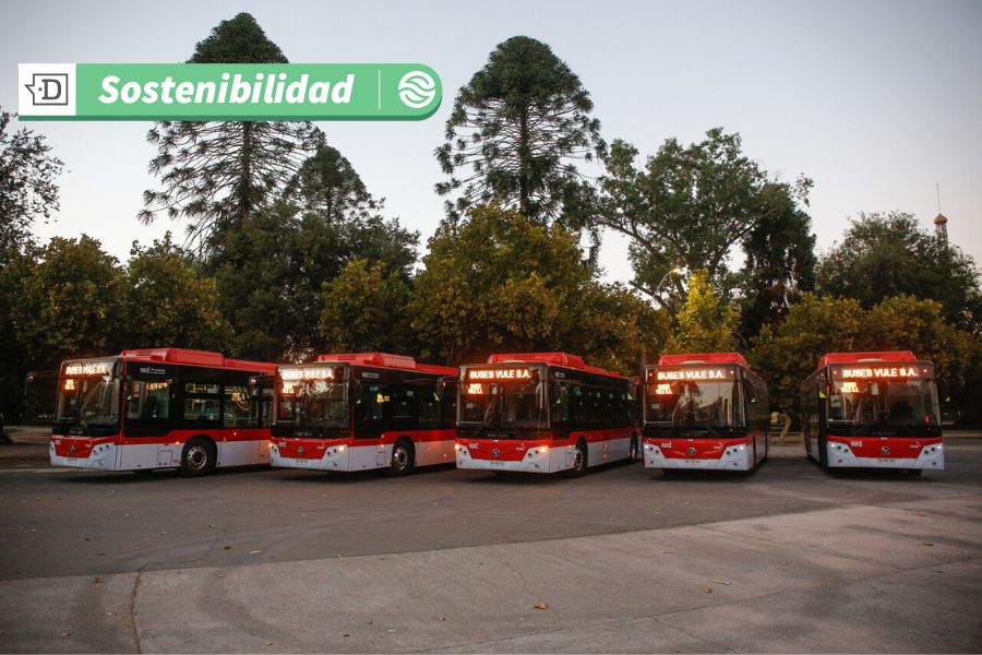 Mejor calidad del aire y menos emisiones para Santiago: 3 de cada 5 buses serán eléctricos al finalizar el 2025