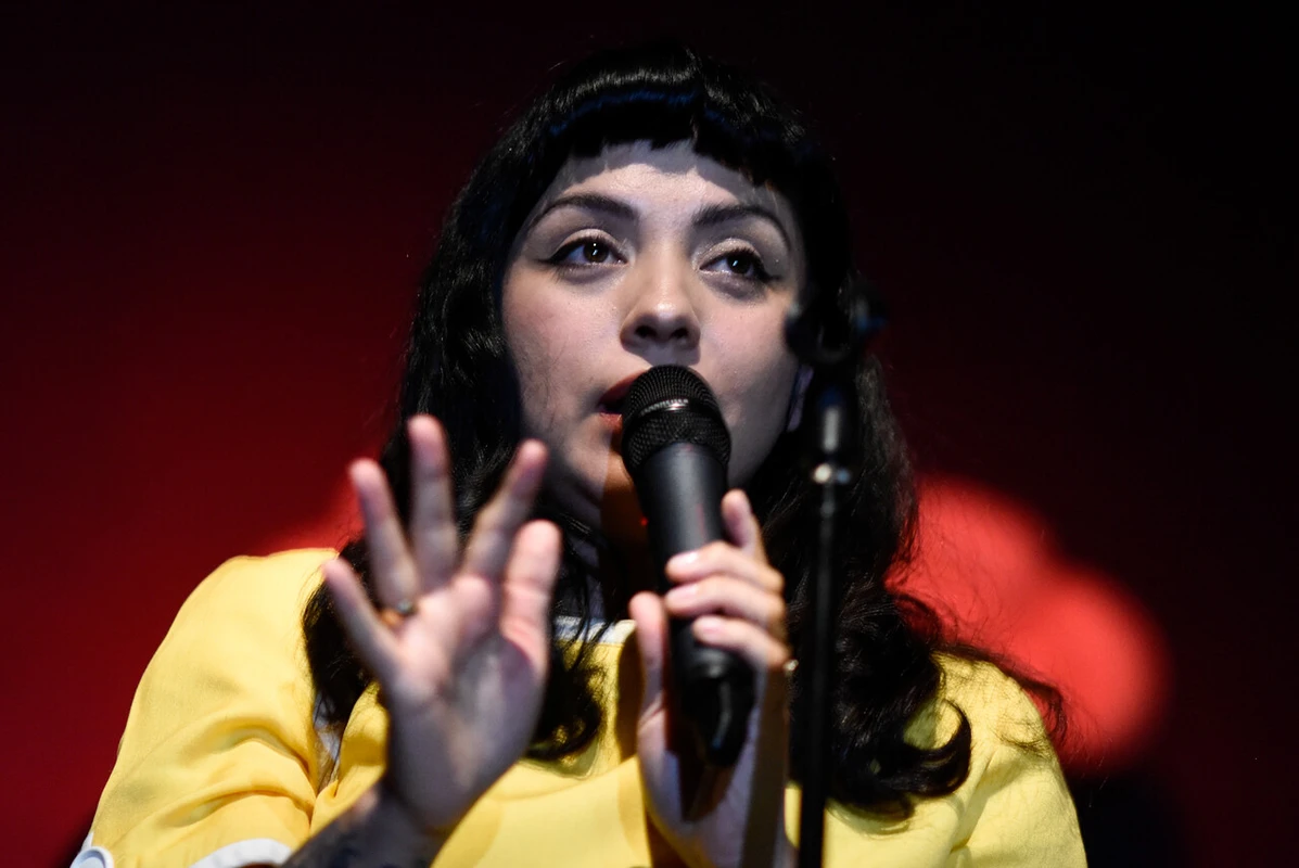 Mon Laferte responde a todos sus críticos con crudo testimonio: “Fui violada a los 7 años, a los 11 empecé a tomar”