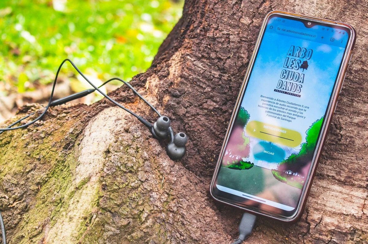 Parque Quinta Normal ofrece tour para escuchar la música que crean los estímulos eléctricos de los árboles