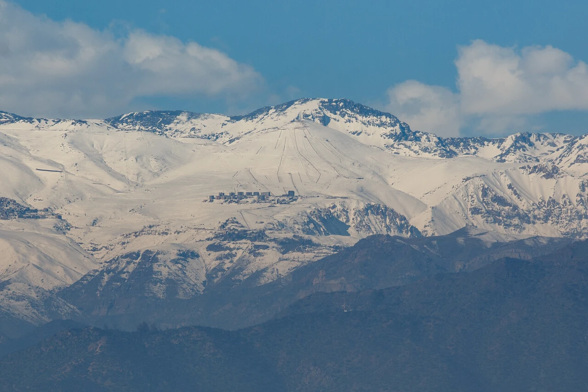 Andes se calientan y sube temperatura de vientos cordilleranos que provocan olas de calor en valles de Chile