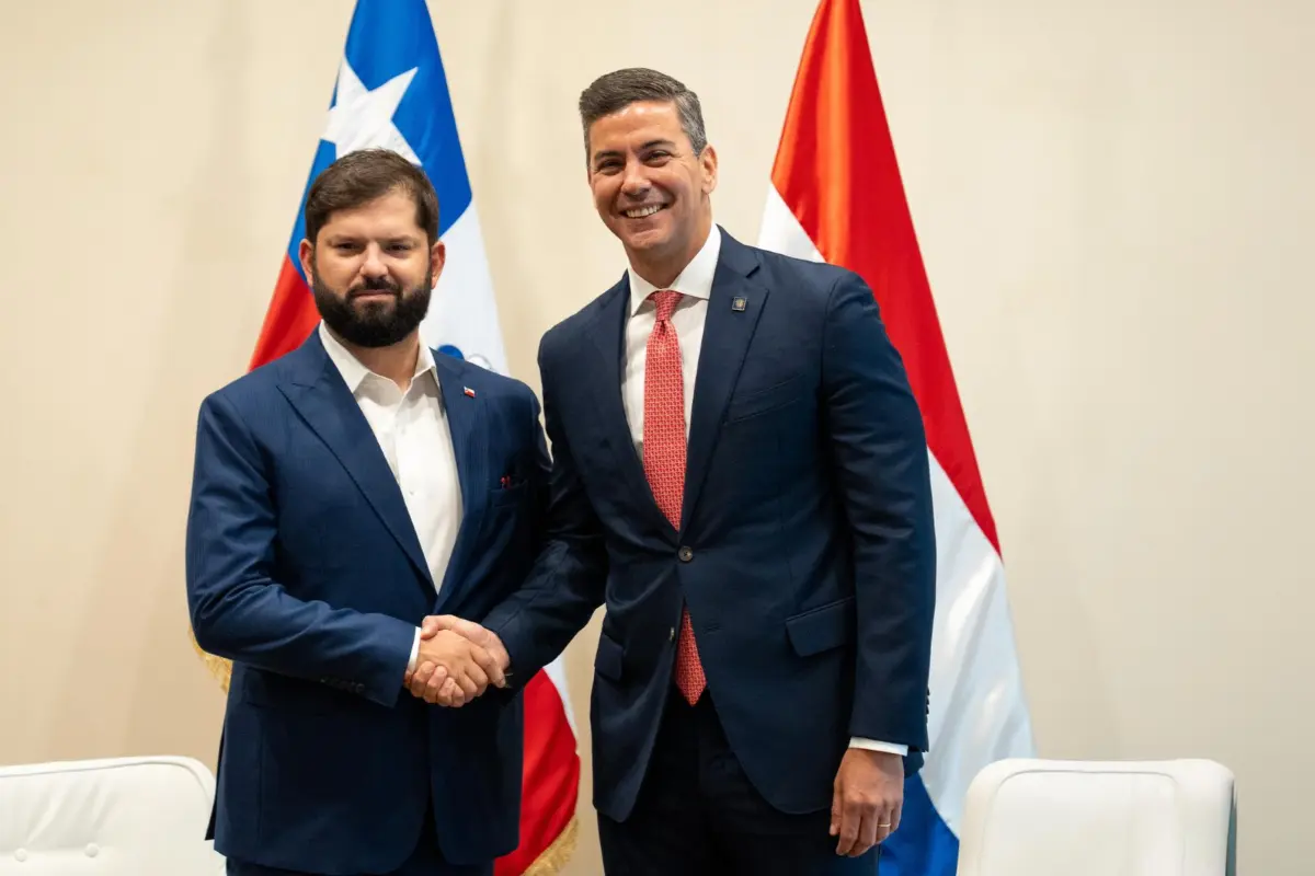 Boric y presidente de Paraguay se citan en Uruguay y abordan avance del Corredor Bioceánico Vial