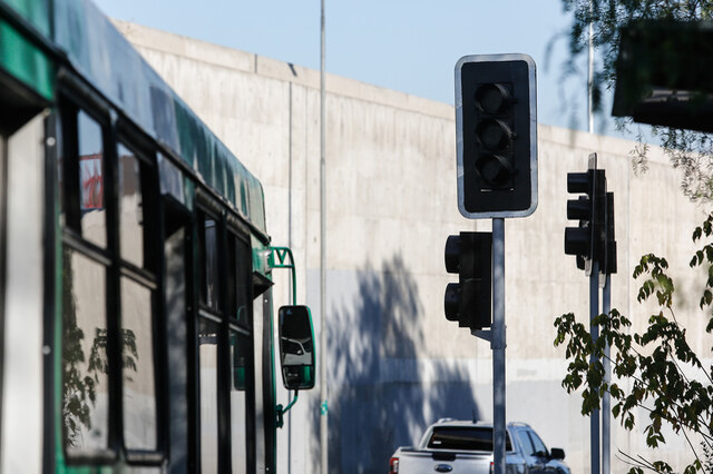 Más de 20 mil hogares sin luz en la RM: Gobierno descarta que tenga que ver con el megaapagón de 8 horas