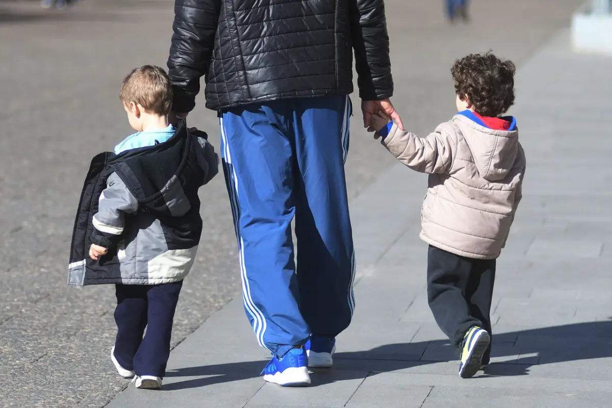 Fraude de paternidad: Expertos alertan sobre aumento de 194% en casos de falsa filiación en Chile