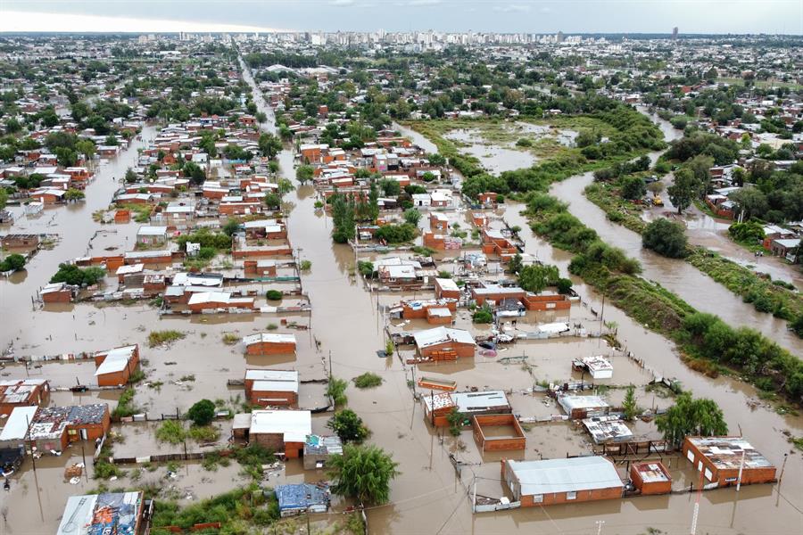 Vecinos de Bahía Blanca rechazan a ministros argentinos tras tragedia que dejó lluvia de 400 ml en 8 horas: 