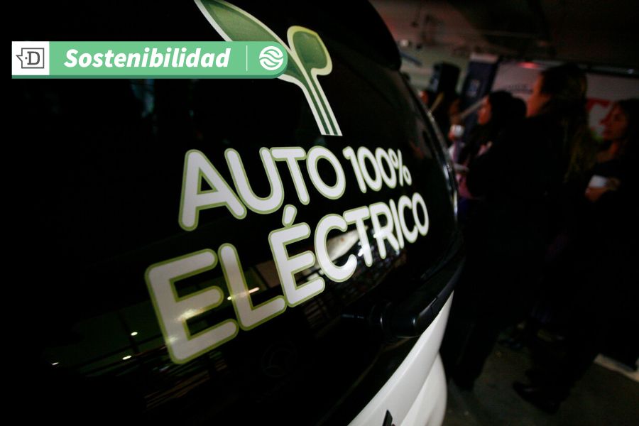 Más electromovilidad para Santiago: Instalan dos nuevos enchufes de carga rápida para vehículos eléctricos