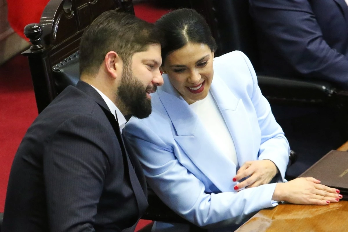 Filtran chats de Cariola contra el Presidente: Boric reacciona y diputada se disculpa