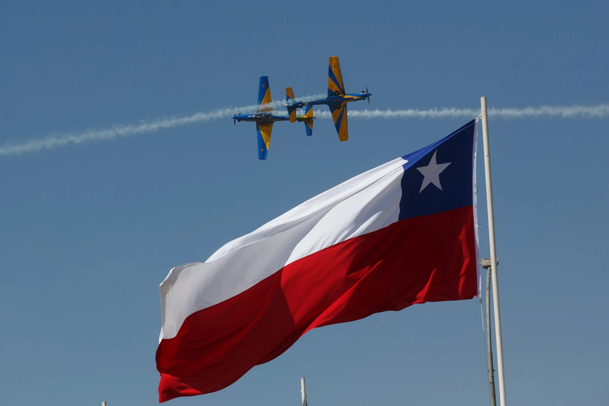 Aviones de la FACh sobrevolarán Santiago este martes: Hora y comunas por donde pasarán