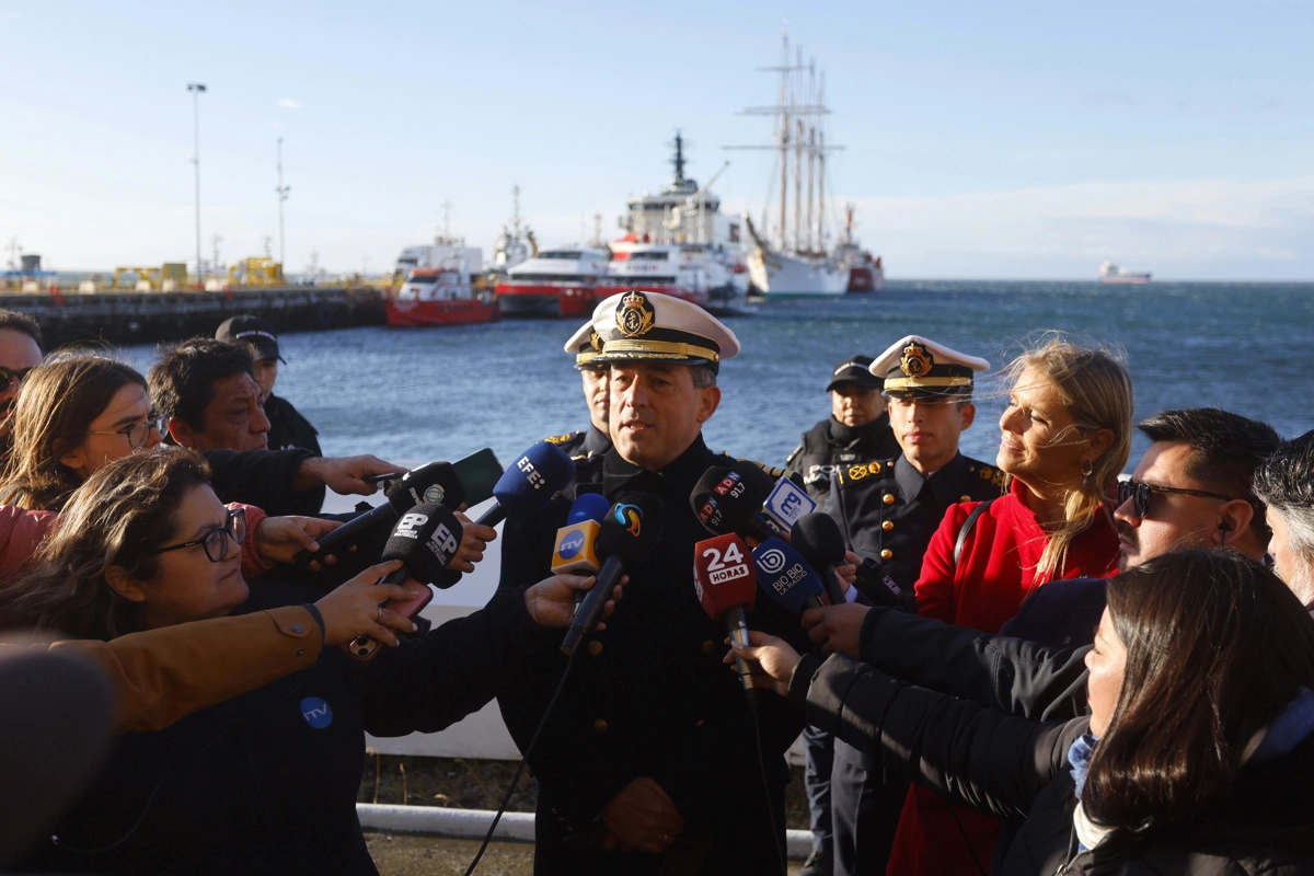 "Hemos disfrutado del paso por el histórico y apasionante Estrecho de Magallanes”: Capitán de buque de princesa Leonor