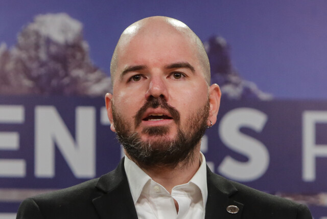 Desde España Giorgio Jackson inicia carrera al Comité Central del Frente Amplio unificado