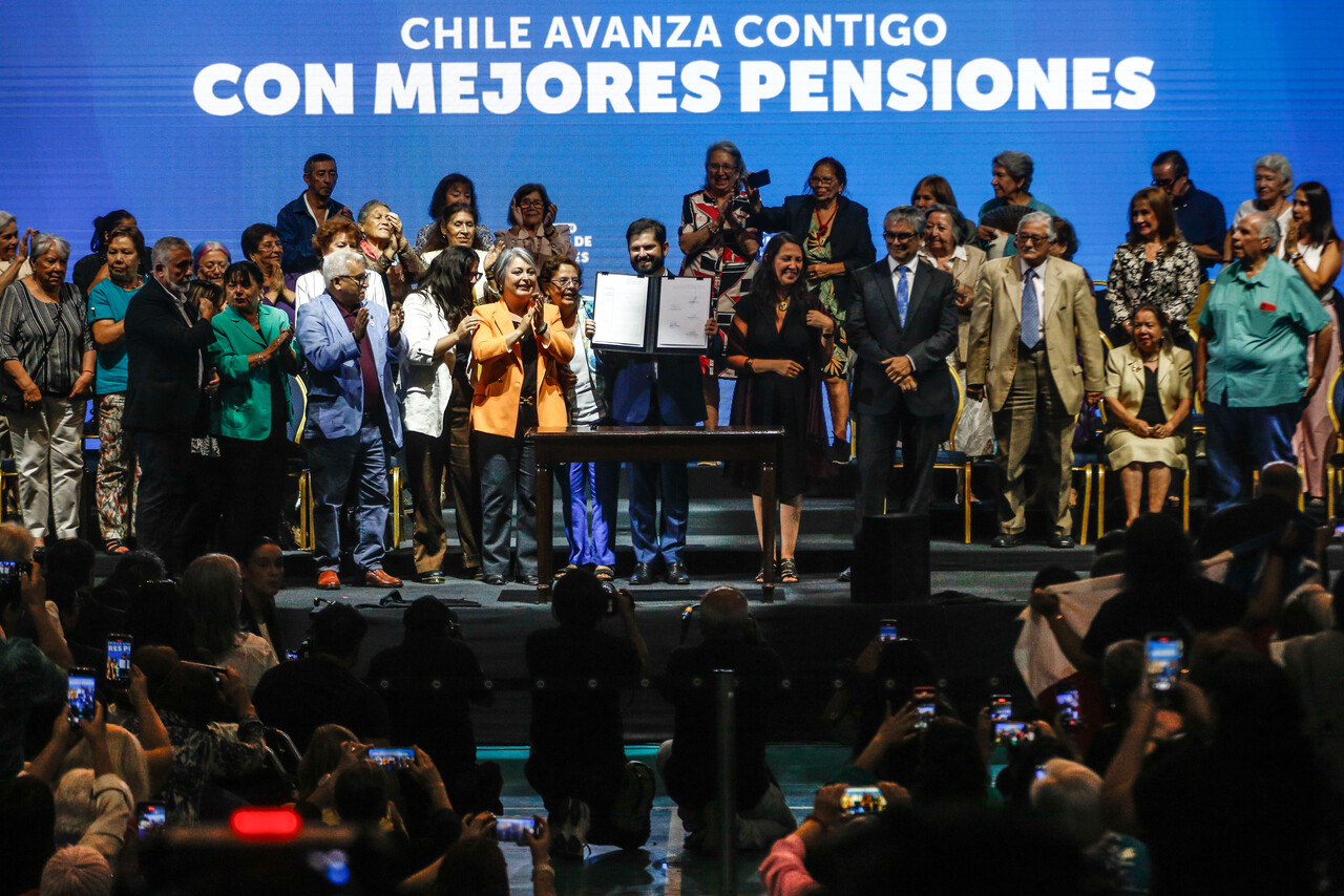 VIDEO| El particular baile del Presidente Gabriel Boric para celebrar promulgación de Reforma Tributaria