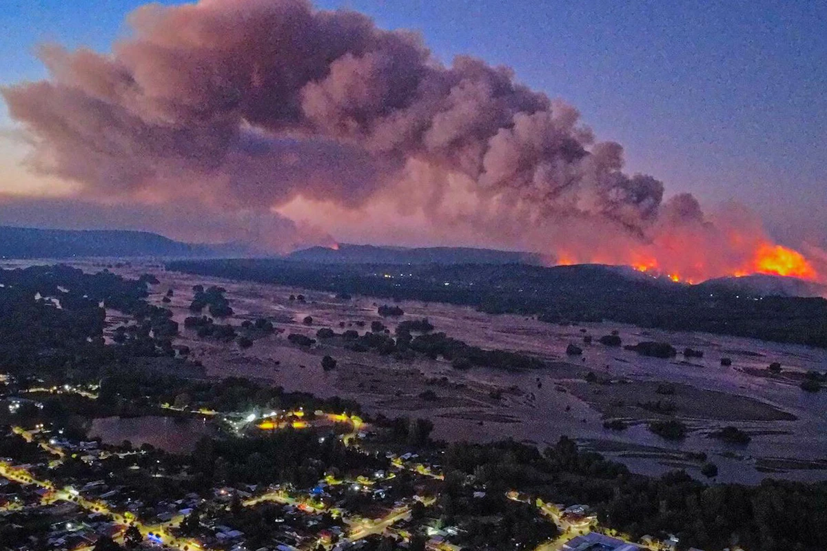 Emergencia en Biobío y La Araucanía por incendios forestales: Clases suspendidas y peligro de reactivación