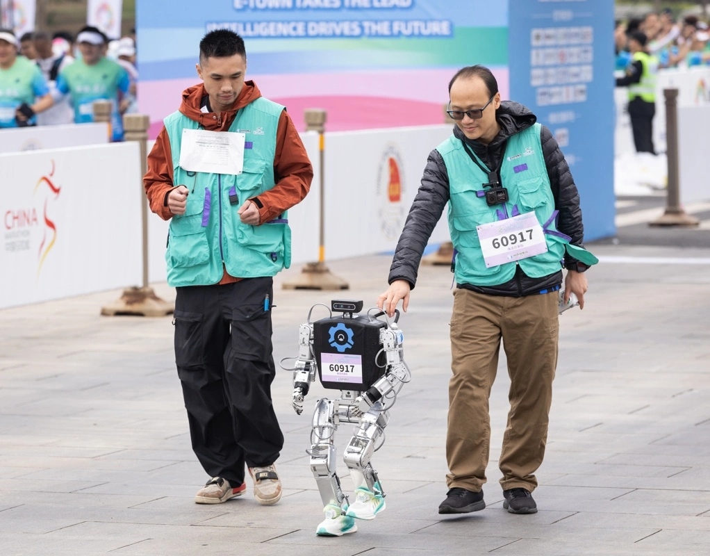 VIDEO| ¡Los robots ahora corren maratones! Así fue la asombrosa primera carrera de la historia