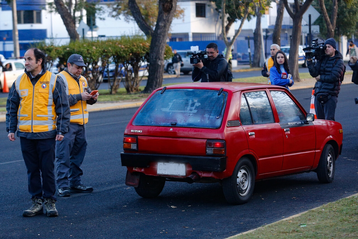 Restricción vehicular comienza este viernes 2 de mayo: El calendario de dígitos y la multa por circular