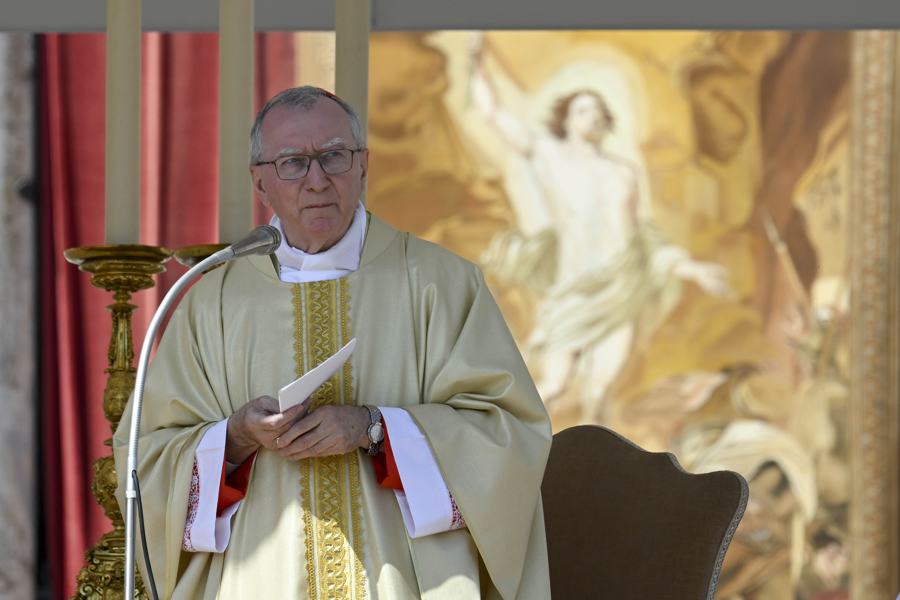 Parolin, uno de los papables favoritos, impugnado por 