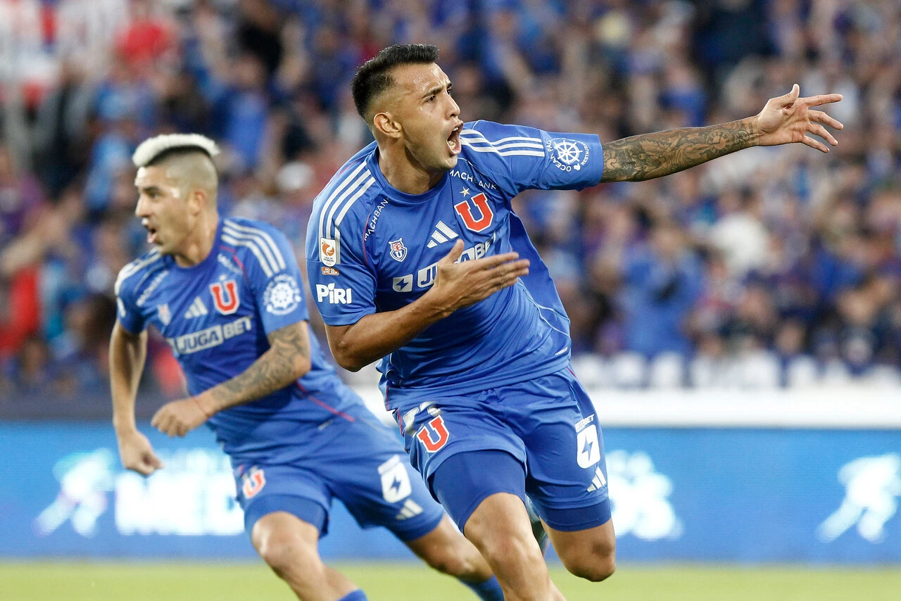 Con gol del milagro en el último minuto la U de Chile derrota a la Universidad Católica y lo baja del liderato