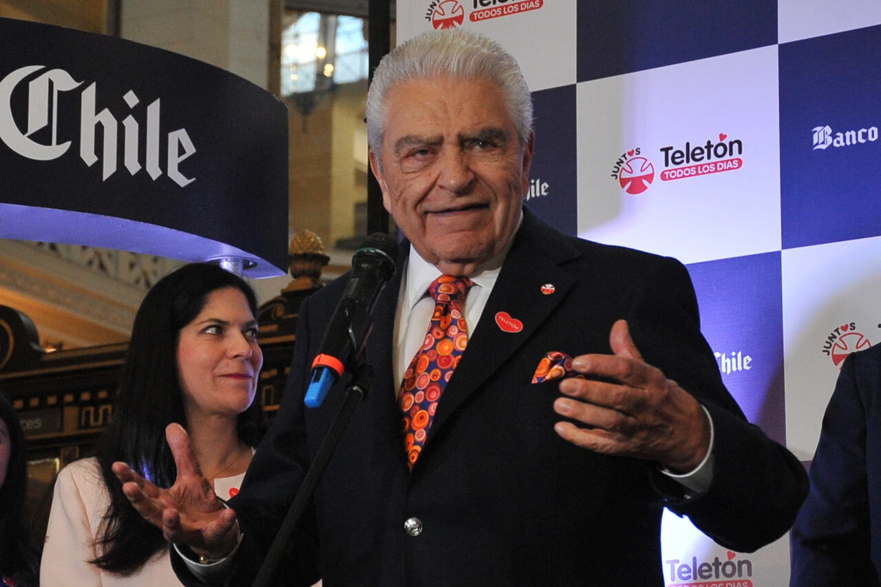 Don Francisco denuncia que Aeropuerto de Pudahuel no está habilitado para personas con movilidad reducida
