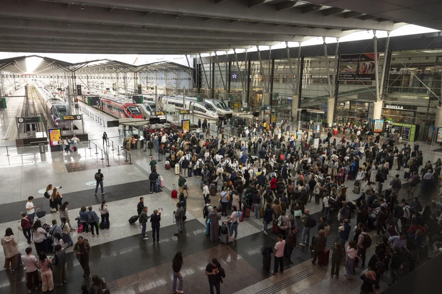 España "facilitará" a extranjeros estudiar y trabajar hasta por 30 horas semanales tras lanzar nuevo reglamento