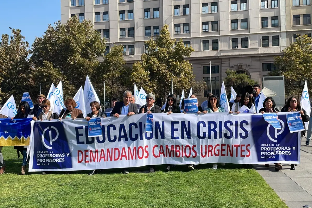 No descartan paro indefinido: Profesores piden a presidente Boric apurar tramitación de 