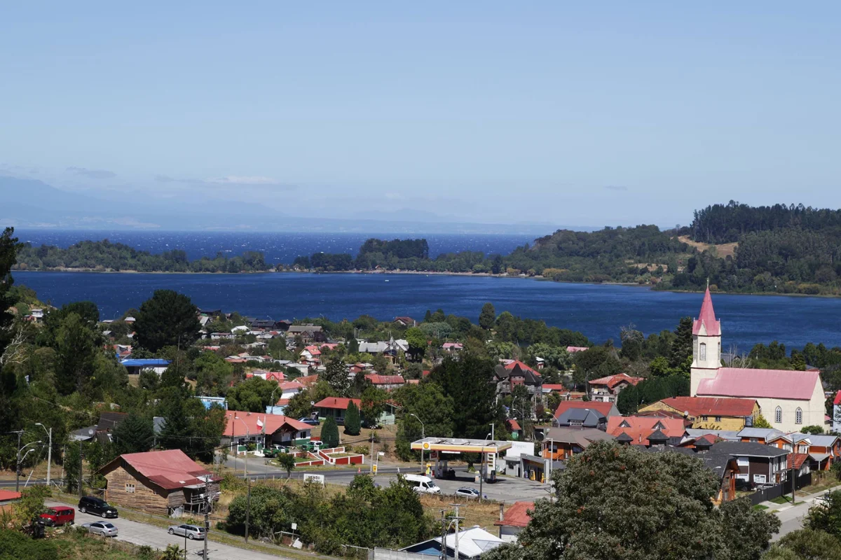 Investigan proyecto de mini centro urbano de 116 parcelas junto al lago Llanquihue que eludió evaluación de impacto ambiental