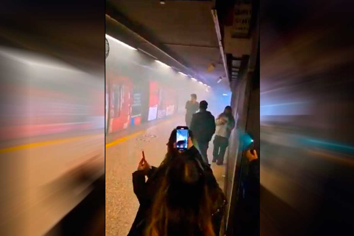 VIDEO| El momento en que falló el Metro en Estación Universidad de Chile: Mucho humo y evacuaciones