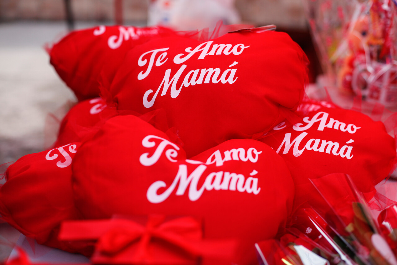Día de la madre: Cadem revela regalos más elegidos y que mamás se califican como “todoterreno” y “master chef”