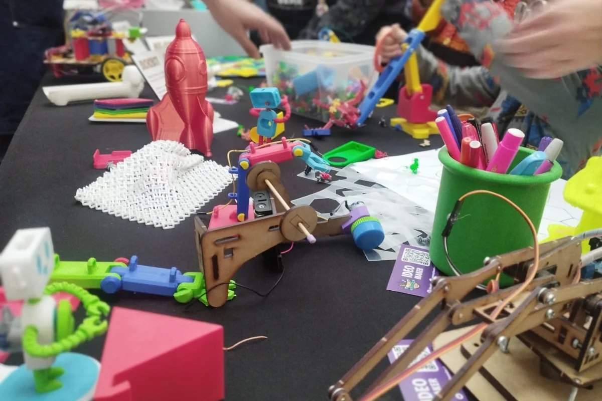 La ciencia se tomó los pasillos del Hospital Calvo Mackenna con talleres didácticos para niños pacientes