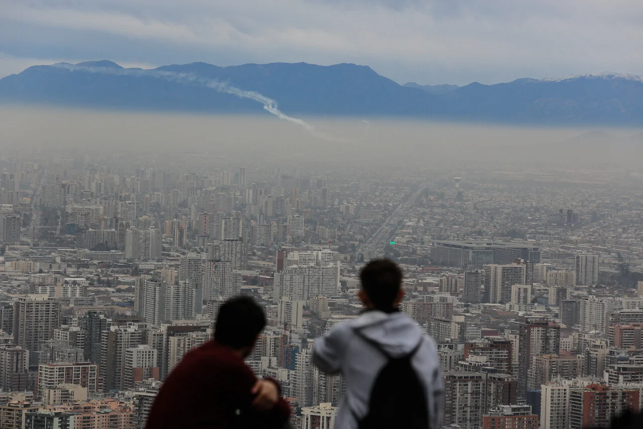 Alerta Ambiental en Santiago: Las prohibiciones que rigen este sábado 10 de mayo debido al smog