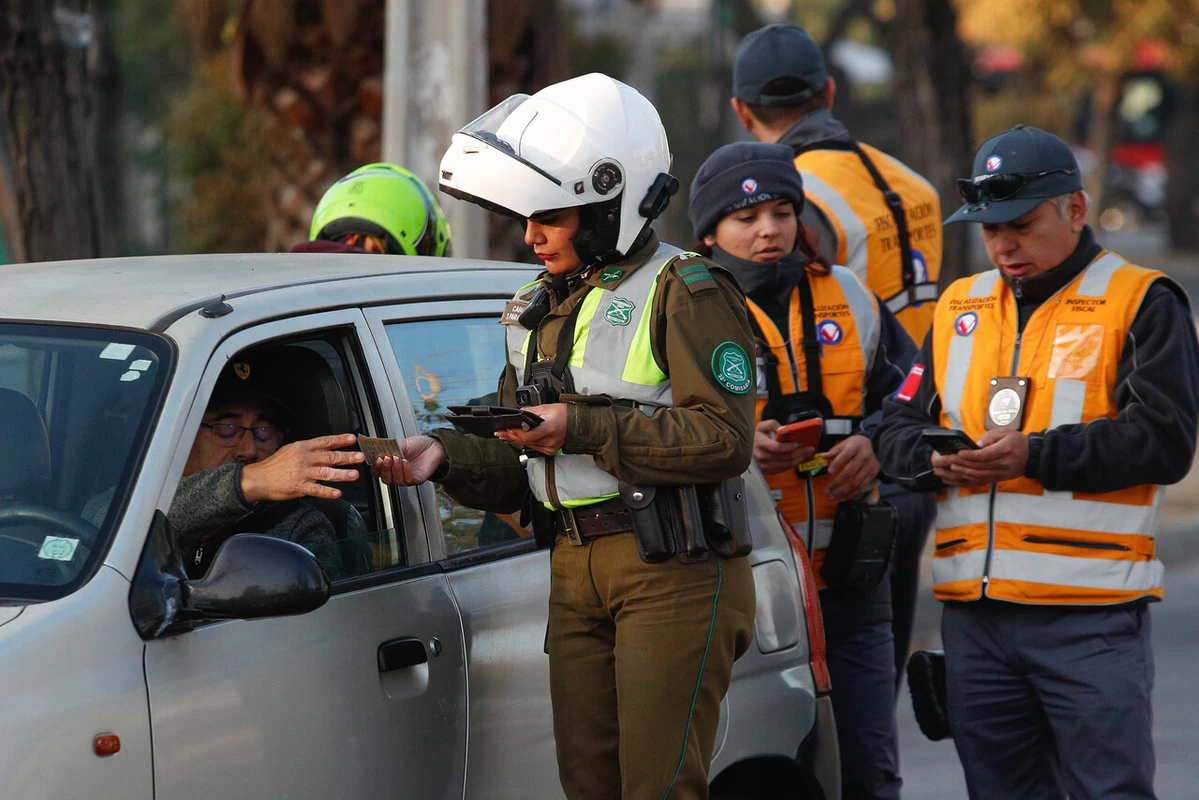 Restricción vehicular hoy martes 13 de mayo: Las patentes que no pueden circular por Santiago