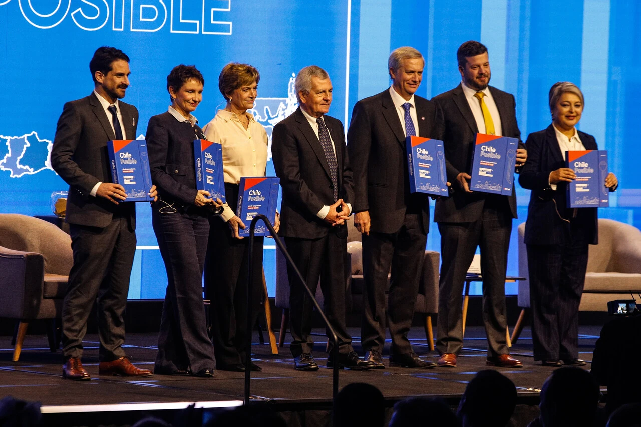 Flexibilizar permisos, concesiones y tecnología: candidatos presidenciales discuten por primera vez propuestas habitacionales
