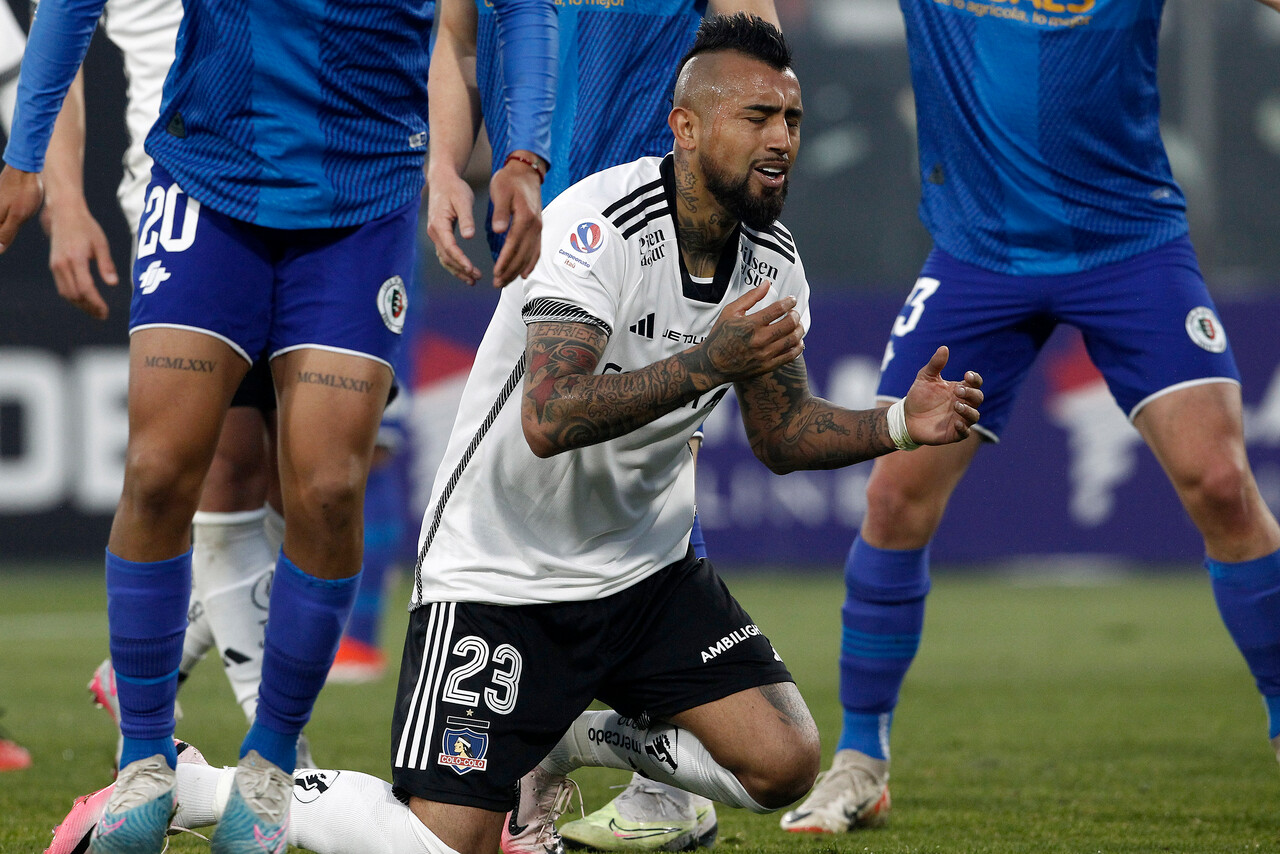 Escándalo en Colo Colo: El alto monto que casa de apuestas pagó tras absurda expulsión de Arturo Vidal