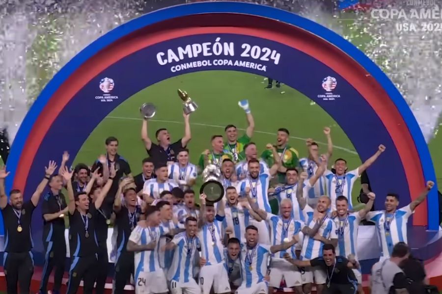 Argentina se convierte en bicampeón de América en un partido marcado por los disturbios previos