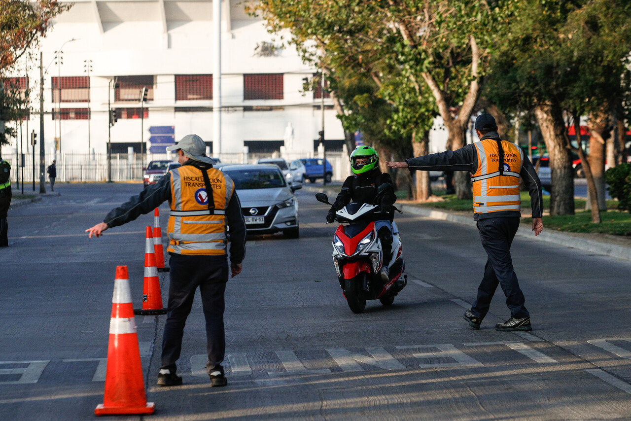 Restricción vehicular en Santiago hoy viernes 16 de mayo: Los vehículos con prohibición de circular