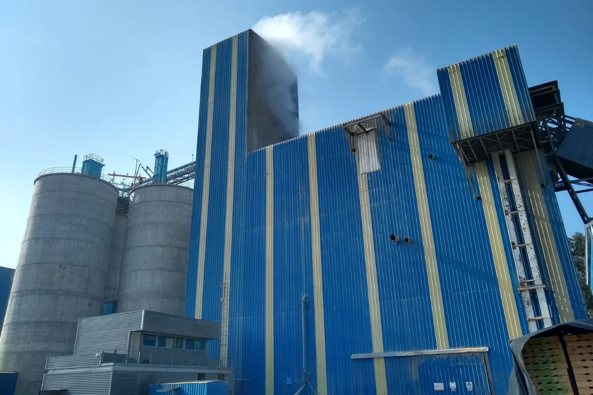Nube de polvo en San Antonio: Cementera Unacem enfrenta multa de $8 mil millones por infracciones ambientales graves