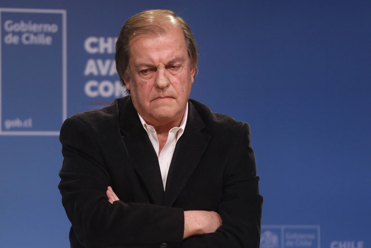 Sindicatos de TVN votan huelga y Francisco Vidal asegura que cerrarán el día que no puedan pagar los sueldos