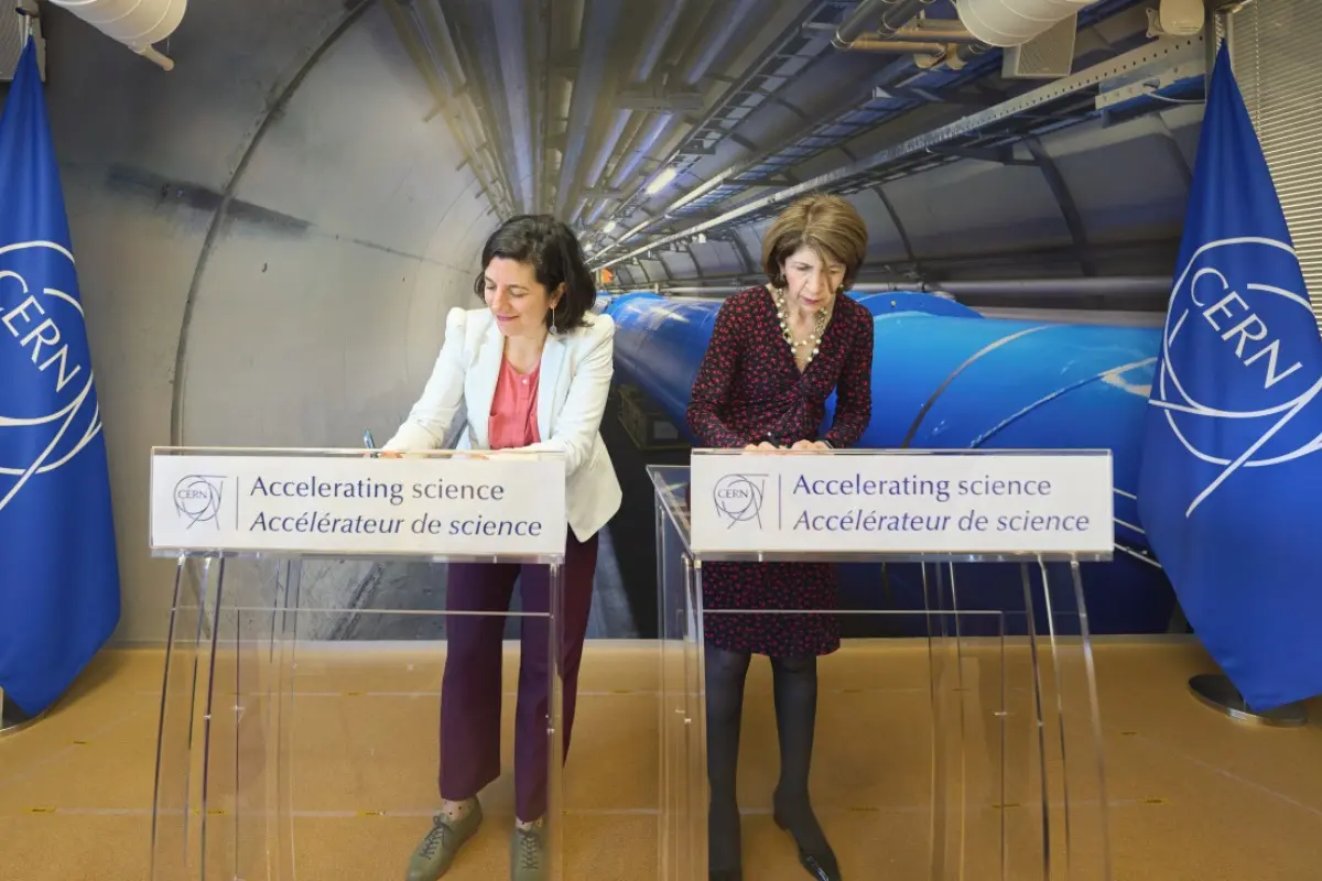 Ministra Etcheverry firma acuerdo en Ginebra para que Chile forme parte del Centro Europeo para la Investigación Nuclear