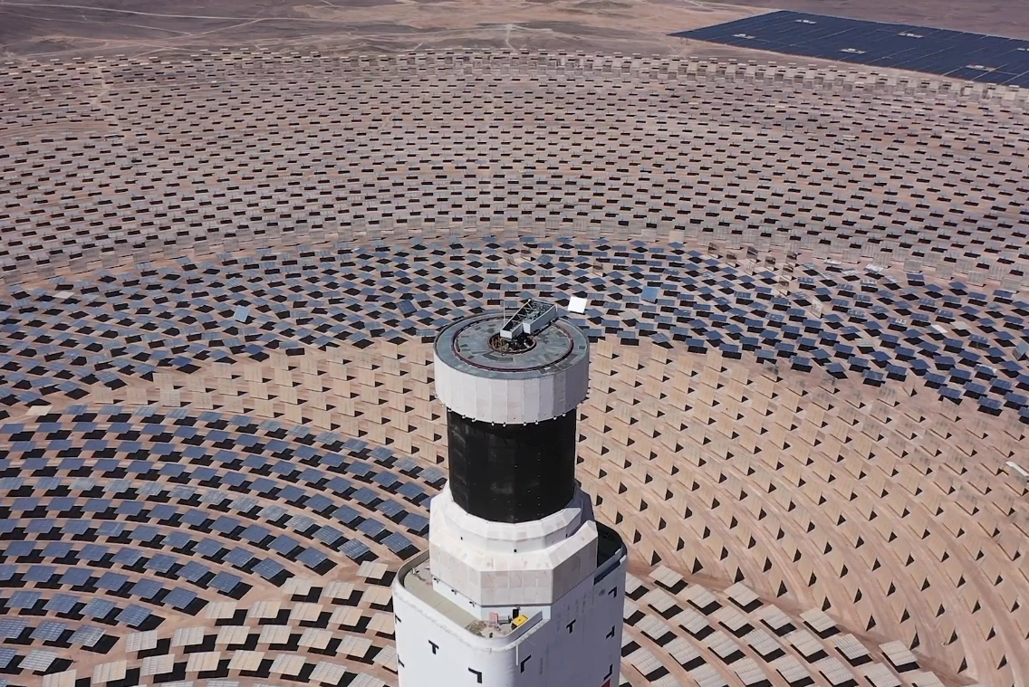Avería causada por la sal deja fuera de servicio por dos años a pionera mega planta termosolar en Chile