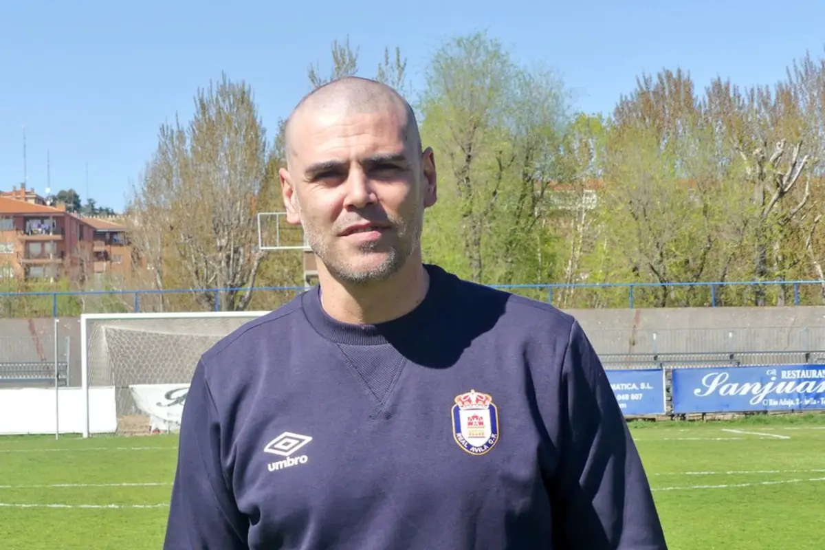 Víctor Valdés deja el banquillo del Real Ávila tras sólo cuatro partidos