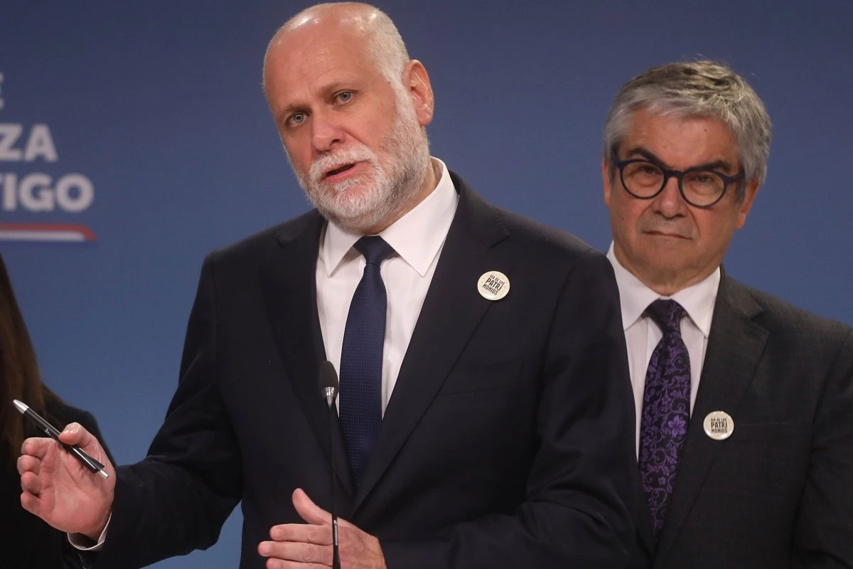 Gobierno toma medidas tras revelarse que 25 mil funcionarios públicos salieron de Chile usando licencias médicas: 