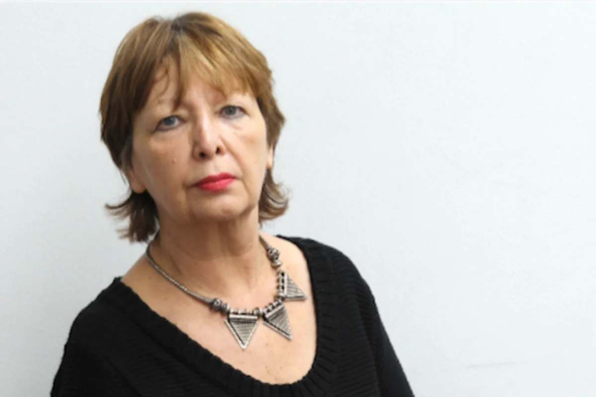 La ensayista Nelly Richard obtiene doble reconocimiento internacional mientras aspira al Premio Nacional de Ciencias Sociales 2025