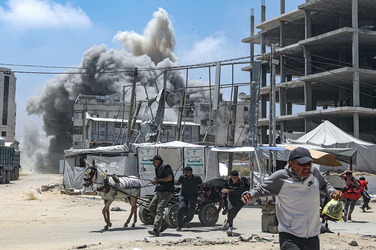 Israel mata a seis escoltas de la ayuda humanitaria cuando defendían camiones hacia Gaza
