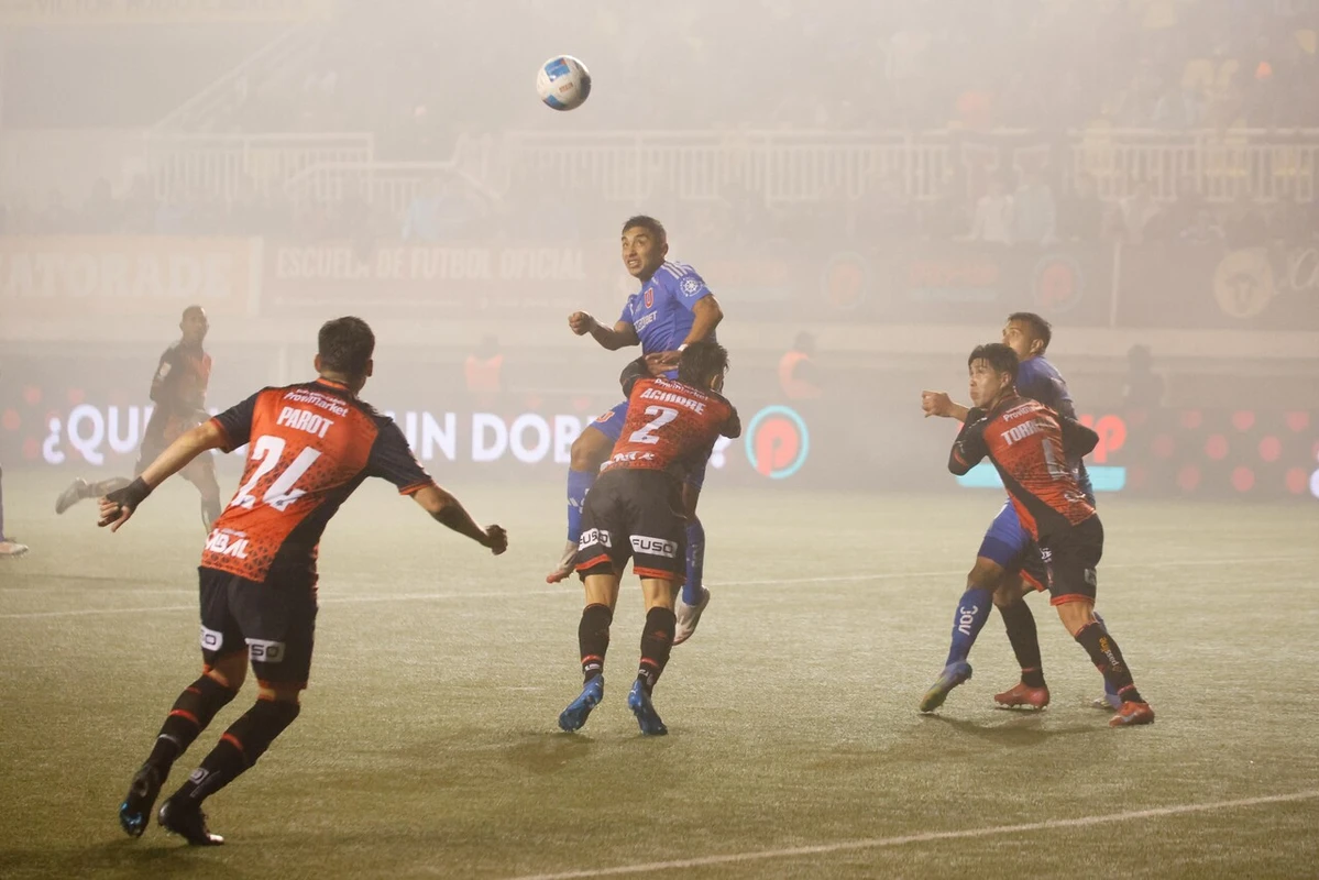Deportes Limache saca chapa de “mata gigantes” y derrota a la U en la densa niebla de Quillota