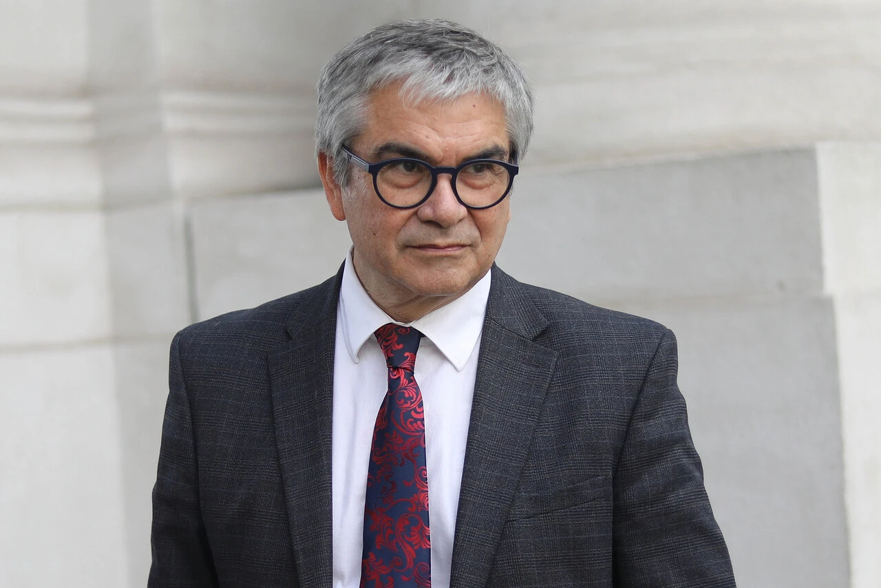 Ministro Marcel advierte problemas de gestión de personal en municipalidades tras uso de licencias médicas